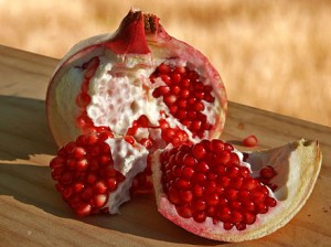 440px-Pomegranate02_edit